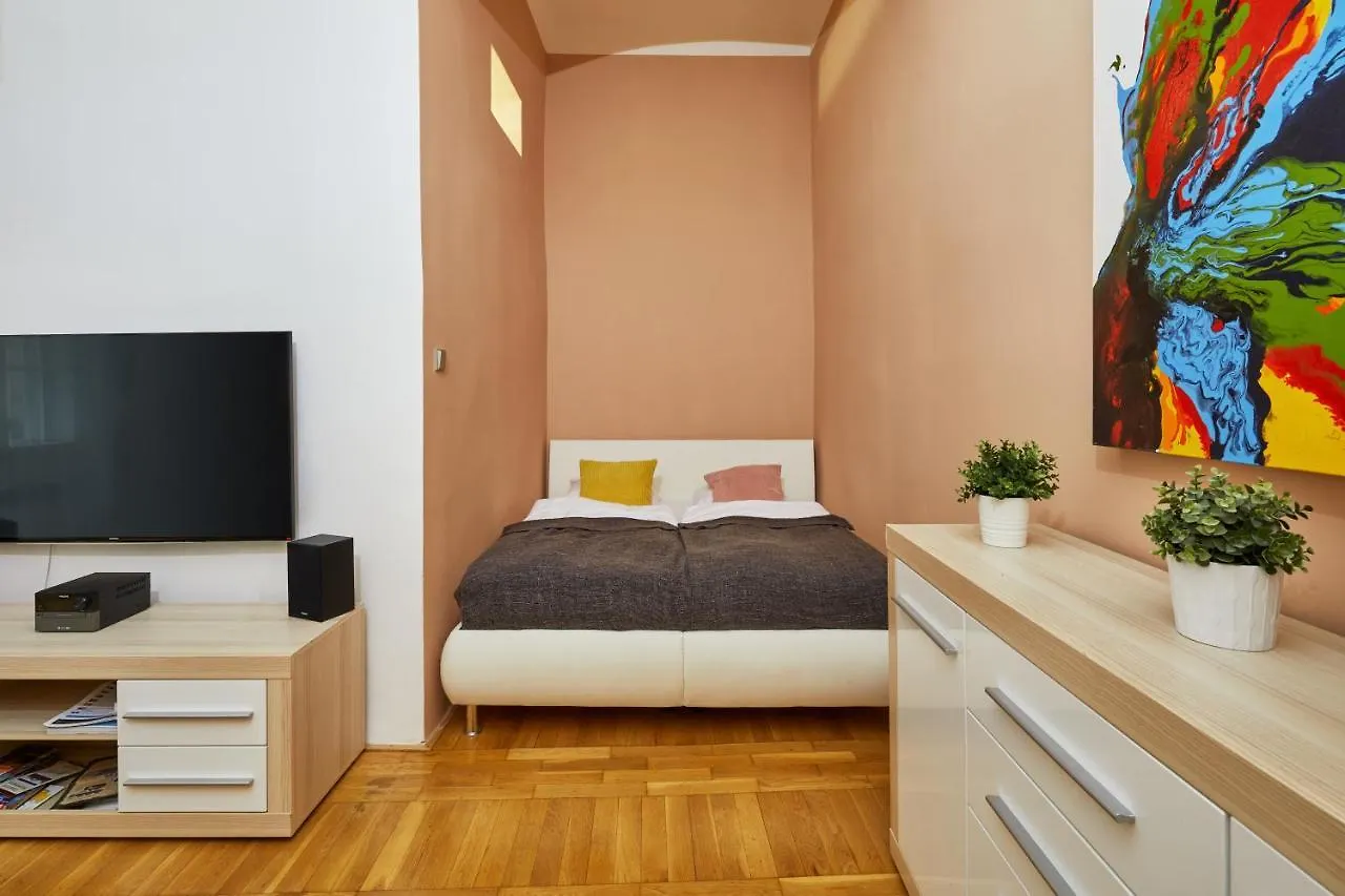 アパート Prague Days - Cozy Flat In The Old Townアパートメント チェコ